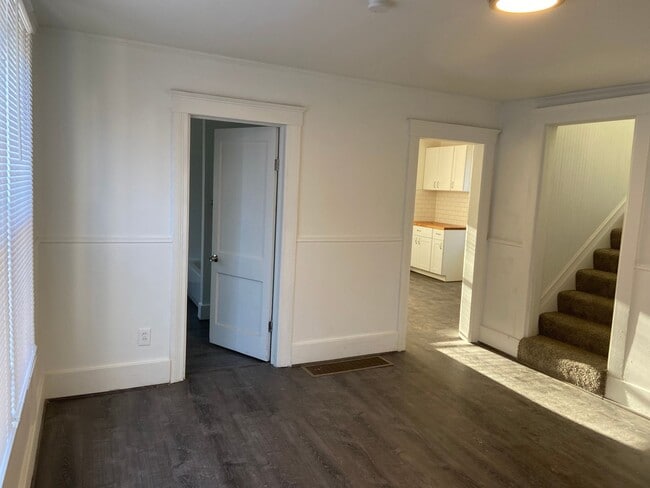 Building Photo - $1,300 - Newly 3 Bedroom 2 Bath