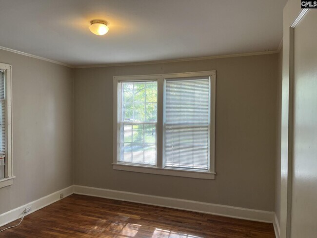 Building Photo - 710 S Bonham Rd