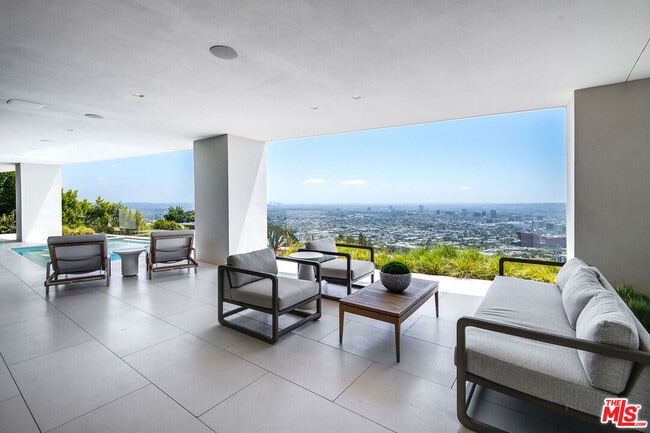 Building Photo - 9016 Thrasher Ave