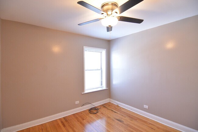 Building Photo - 3241 N Damen Ave