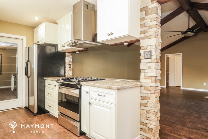 Building Photo - 17435 Jolly Boat Dr