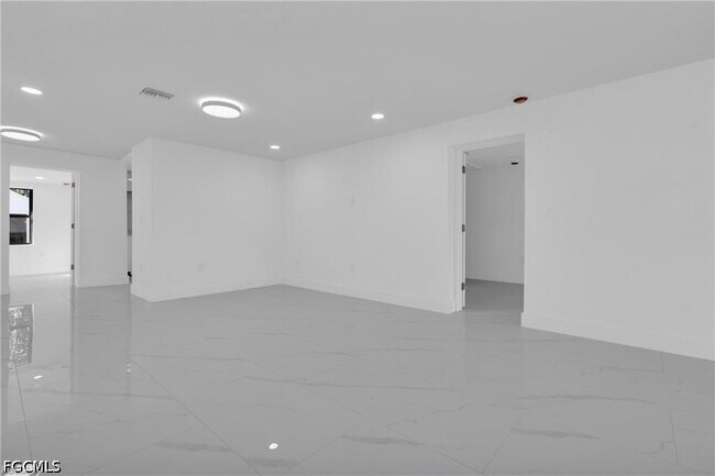 Building Photo - 356 New York Dr