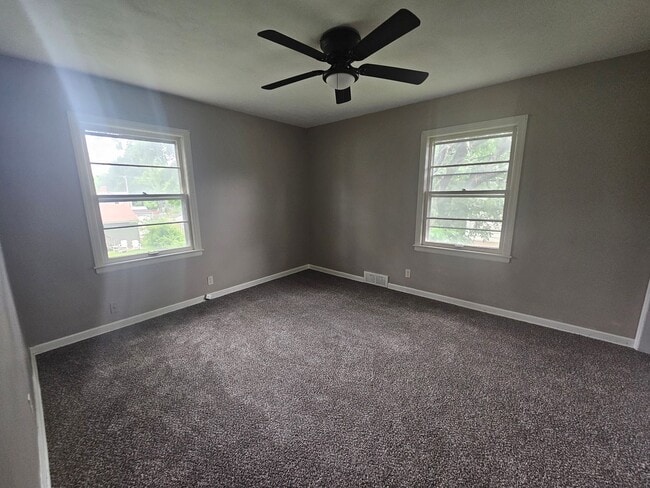 Building Photo - 800-802 E 75th Terrace - Duplex