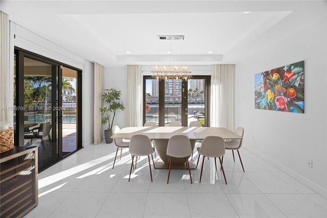 Building Photo - 513 Palm Dr