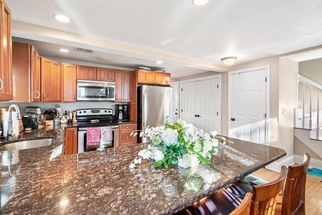 Building Photo - 6 Trenton St