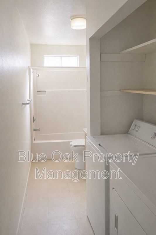 Building Photo - 635 Ivy St