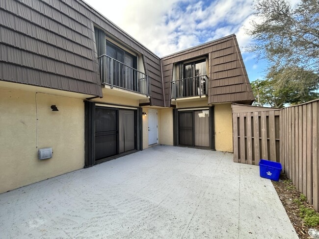 Building Photo - 705 7th Ct