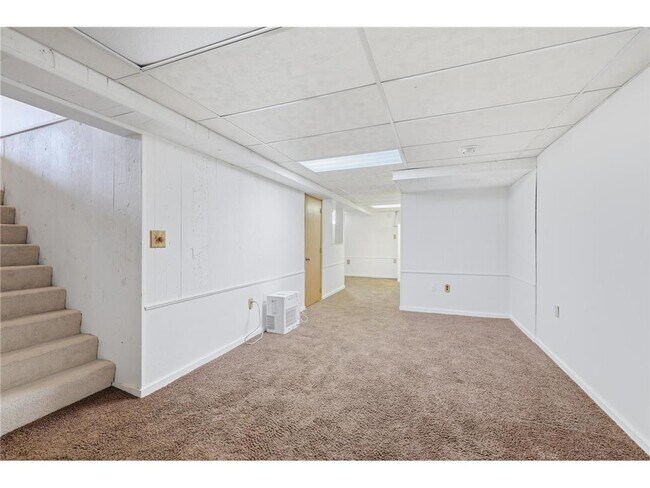 Building Photo - 6208 Hillside Rd