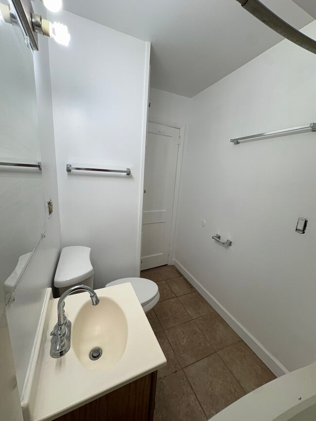 Building Photo - 313 E North St