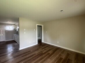 Building Photo - Ligustrum Ct