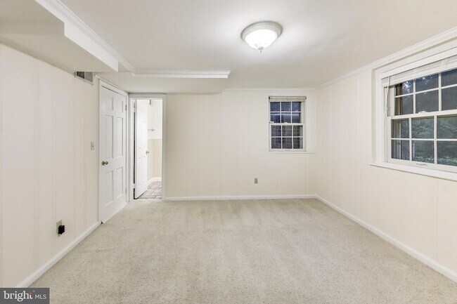 Building Photo - 9326 W Parkhill Dr