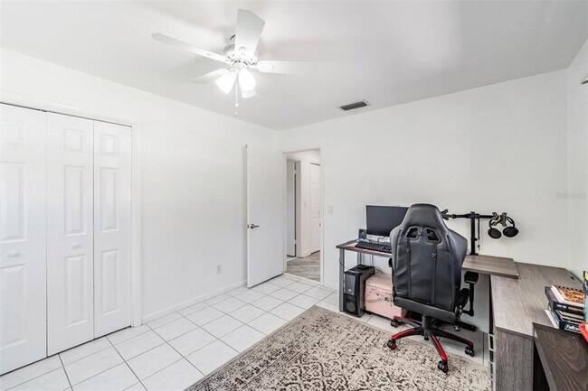 Building Photo - 1001 Grovewood Ct