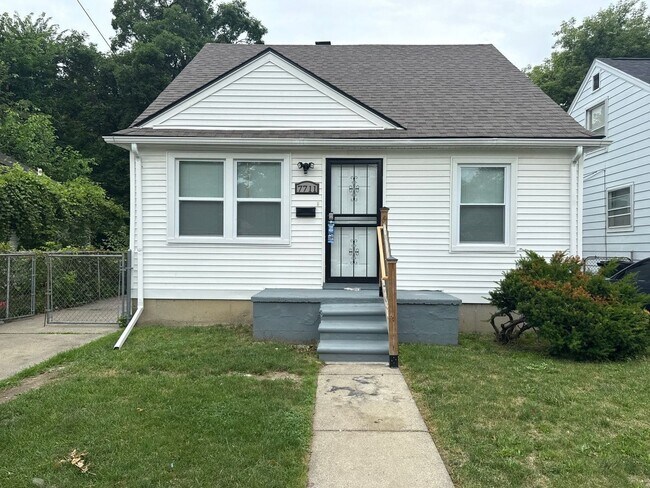 Primary Photo - Freshly Renovated 3-Bedroom Home – Quality...