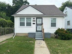 Building Photo - Beautiful 3-Bedroom Home – We Welcome Sect...