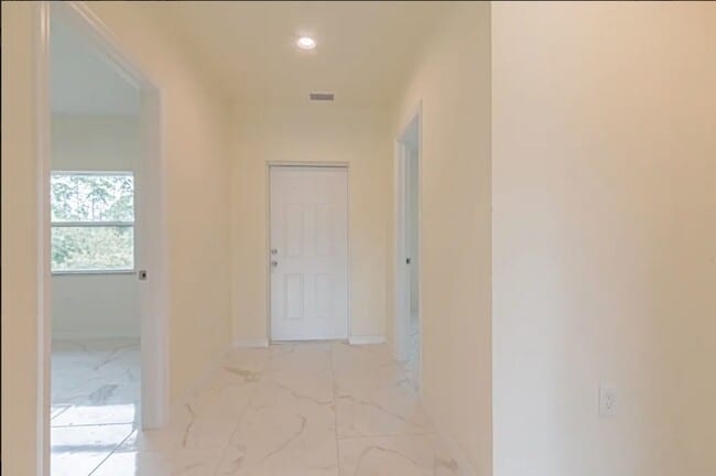 Building Photo - Great Location in Lake Placid-Large Three ...