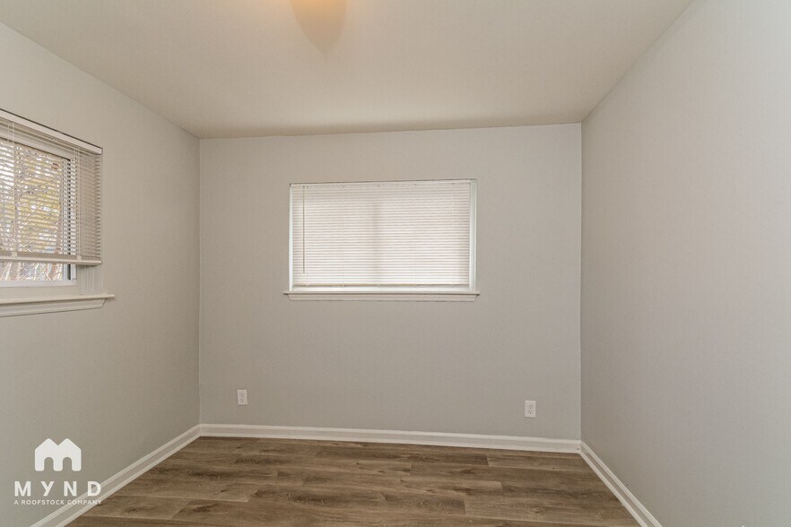 Building Photo - 609 Elmira Ave