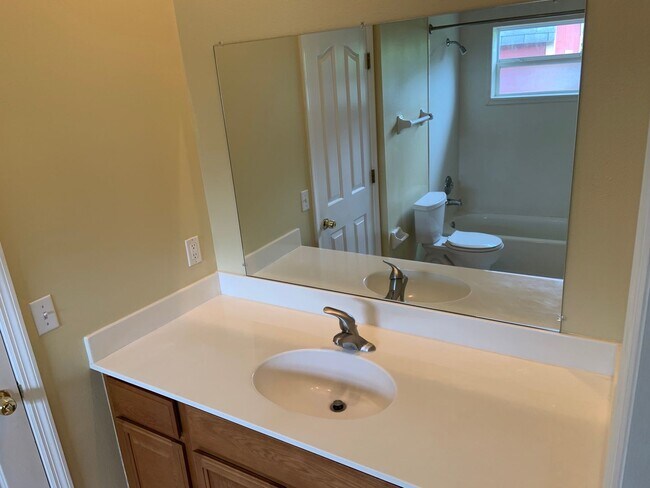 Building Photo - 5 Bedroom/3.5 Bathroom Pool Home On Cul-De-Sac Minutes from Downtown Windermere!!!
