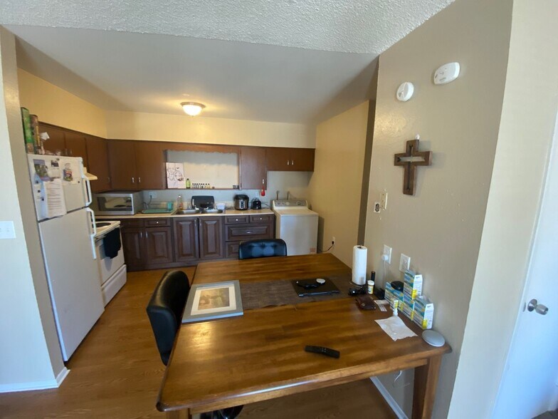 Building Photo - 406 Sunny Ln