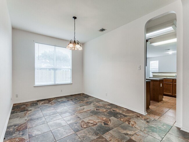 Building Photo - 3/2.5/2 in Cibolo