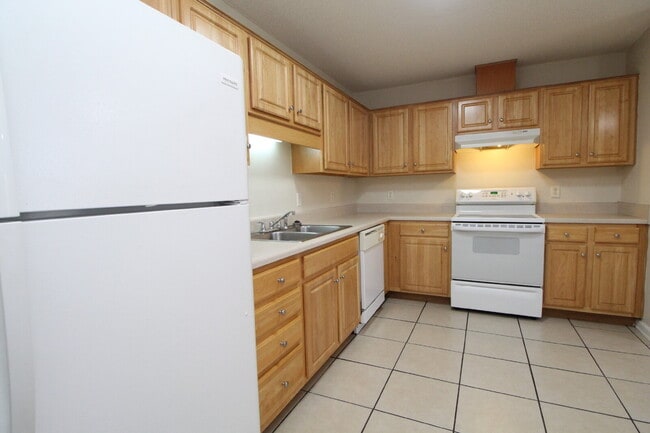 Building Photo - 2-Bed, 2-Bath Brick Duplex Near NAS Whitin...