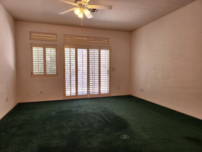 Building Photo - SINGLE STORY TOWN HOME AVAILABLE