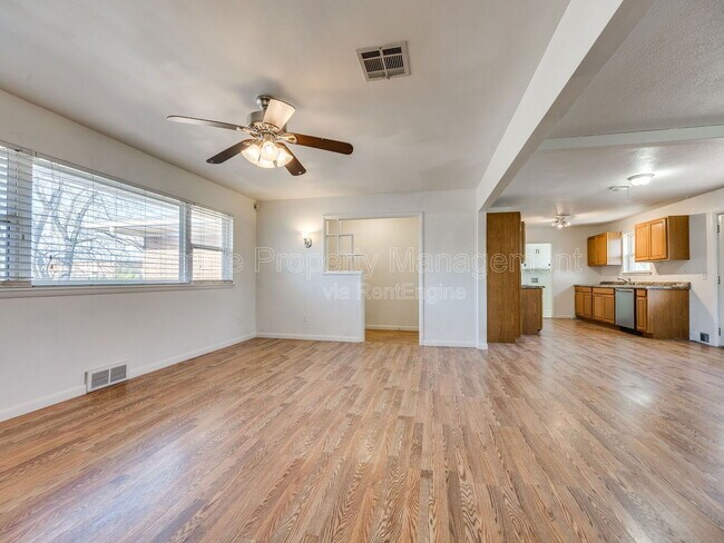 Building Photo - 611 Garth Brooks Blvd