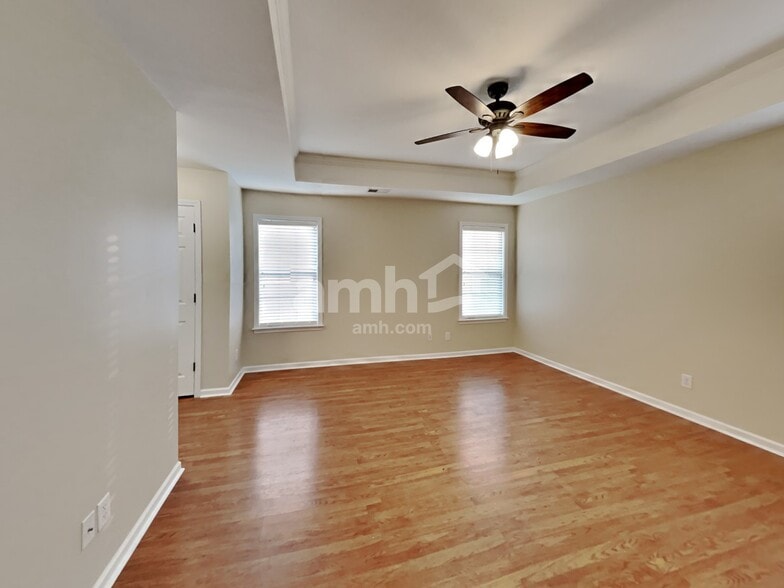 Building Photo - 227 Mott Rd
