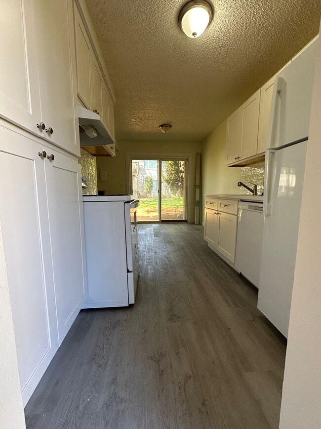 Building Photo - Lantana Apartments