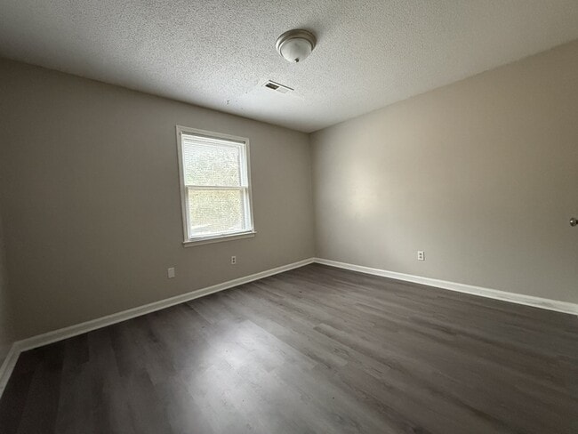 Building Photo - 4414 Bonnell Dr NW