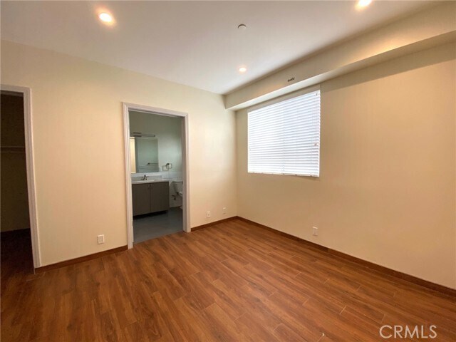 Building Photo - 953 Normandie Ave