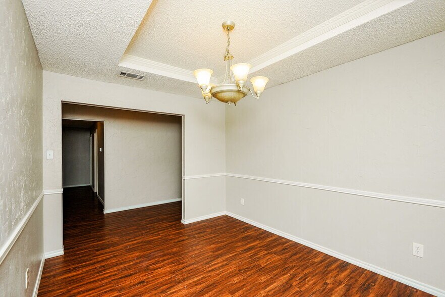 Building Photo - 4909 Barberry Dr