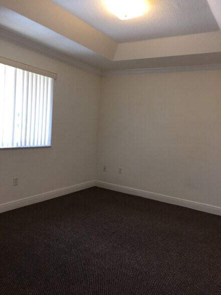Master bedroom - 17802 NW 74th Ct