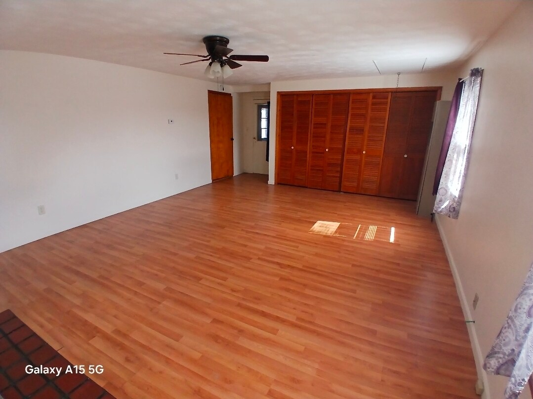 Building Photo - 304 Marshall St