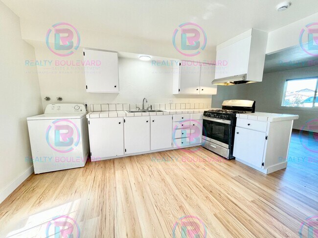 Building Photo - Charming 2-Bedroom 1 Bath Fenced Backyard with Patio