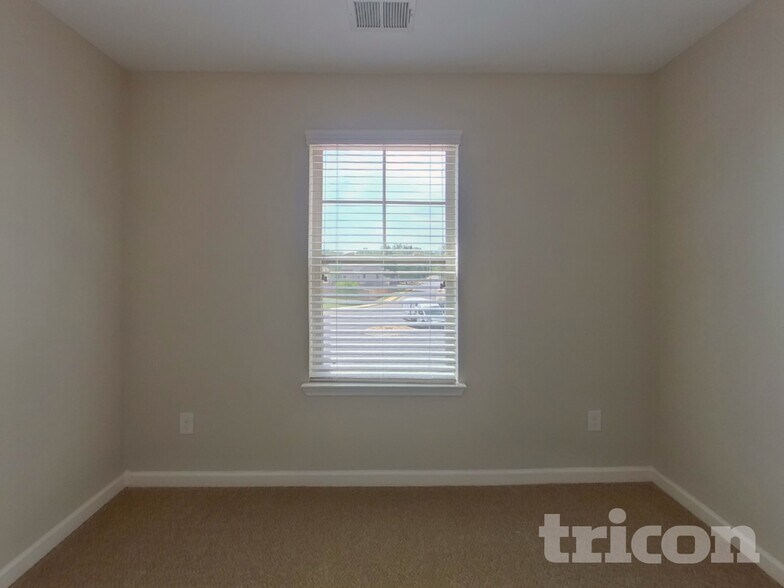 Building Photo - 297 Parkview Pl Dr