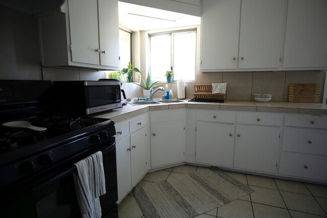 Building Photo - 1953 Rowan St