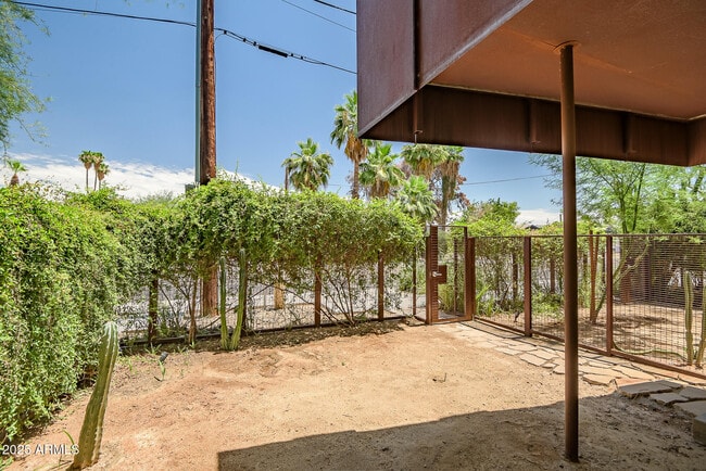 Building Photo - 1145 E Whitton Ave