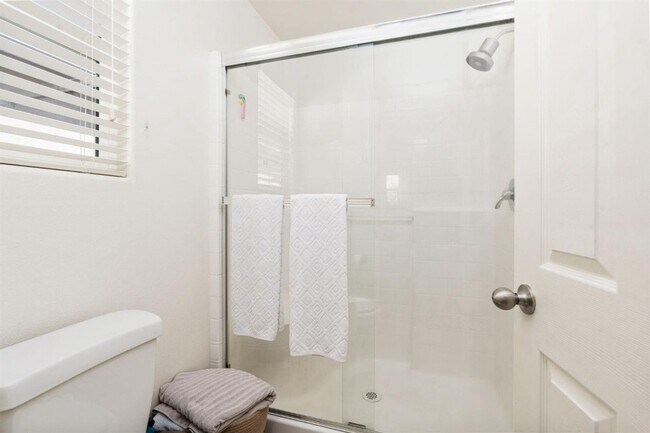 Building Photo - $2,295 Barstow & De Wolf, 3 Bedroom House ...