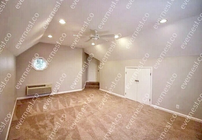 Building Photo - 2073 Upland Dr