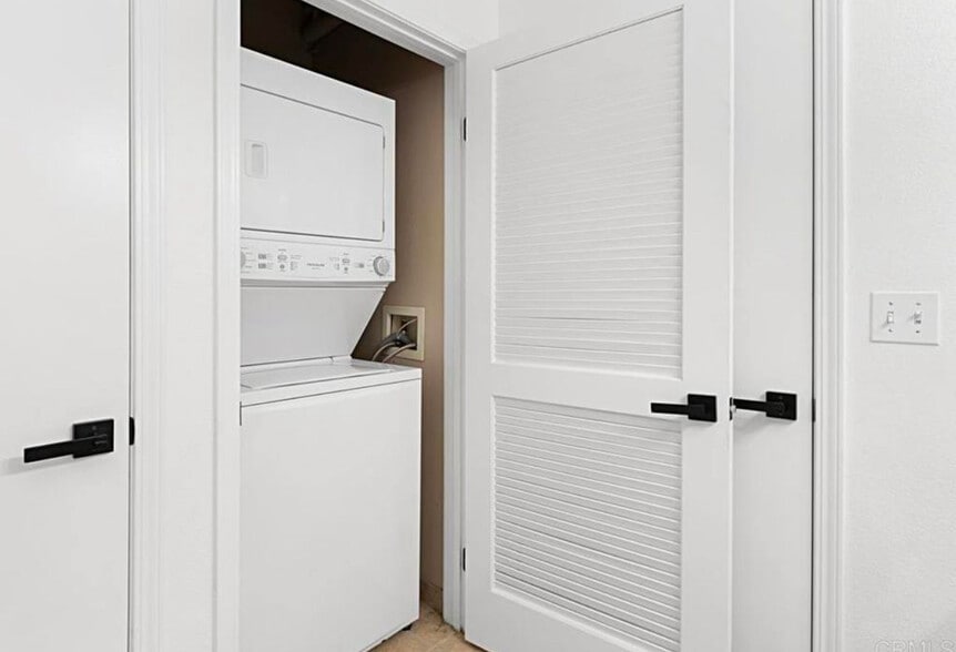 Building Photo - 530 K St