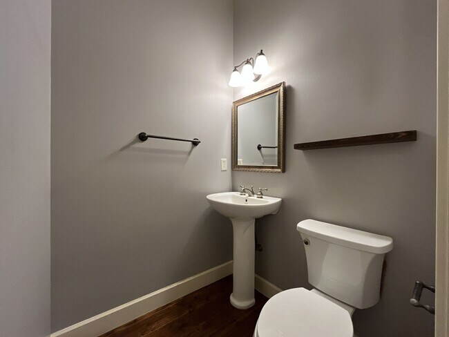 Building Photo - Luxury 5 Bedroom Home with Soaking Tub, Chef’s Kitchen & Expansive Primary Suite