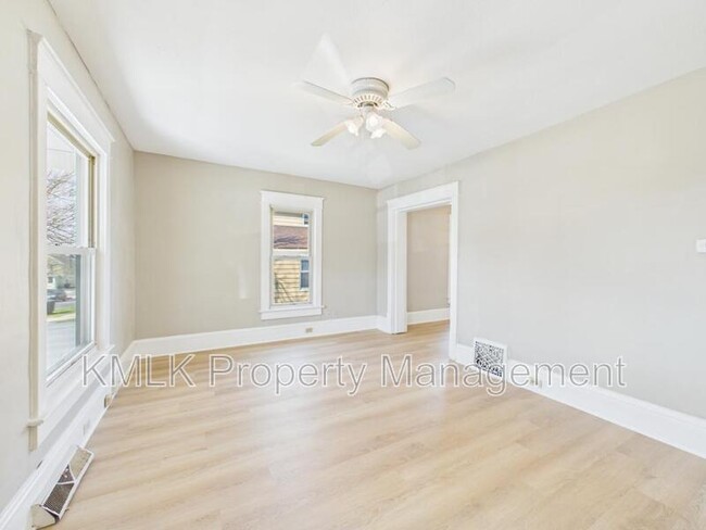 Building Photo - 773 Montana Ave