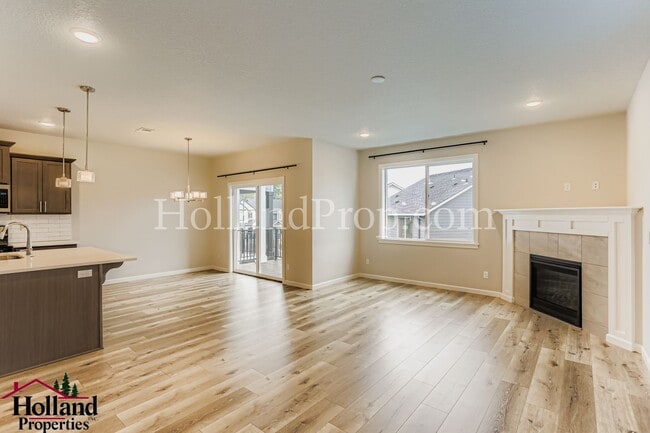 Building Photo - ** Stunning 5-Bedroom, with Pergola! Move in special $300 off first month rent*** NEW PRICE at $2...