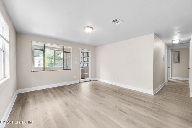 Building Photo - 1321 W 12th St