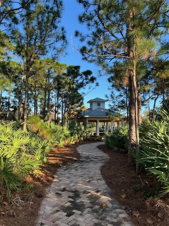 Building Photo - 184 W Bay Cedar Cir