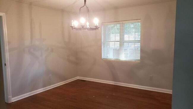 Building Photo - 2404 Hiawassee Rd