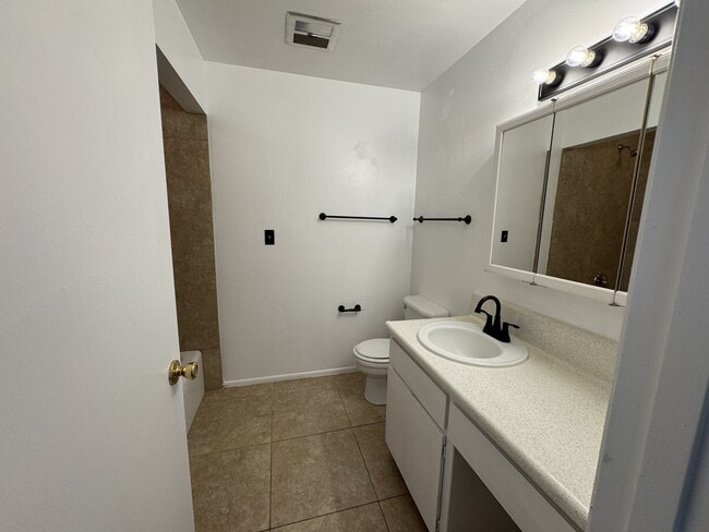 Building Photo - 4917 N 73rd St