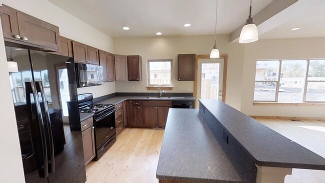 Building Photo - 3bed/2.5 Bath Condo in Four Corners - Dog Friendly!