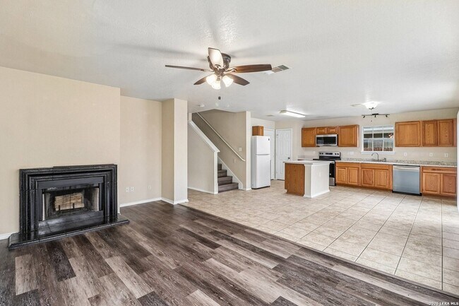 Building Photo - 407 Amberdale Oak