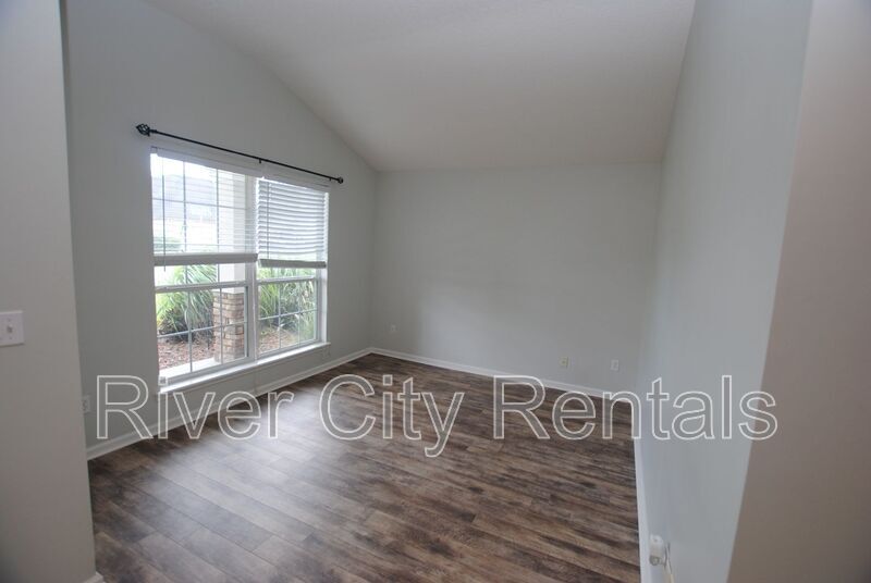 Building Photo - 599 Chestwood Chase Dr